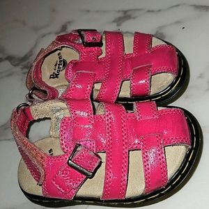 Dr. Martens fuchsia huarache size 6 toddler runs half number small. In good cond